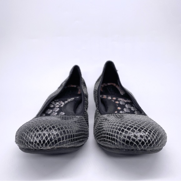 BORN Snakeskin Ballet Flats Black Silver Slip On Round Tie Comfort Shoes Size 8 - Picture 5 of 9